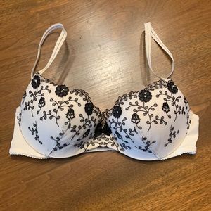 🍓3/$15🍓Victoria’s Secret padded Demi bra 34C